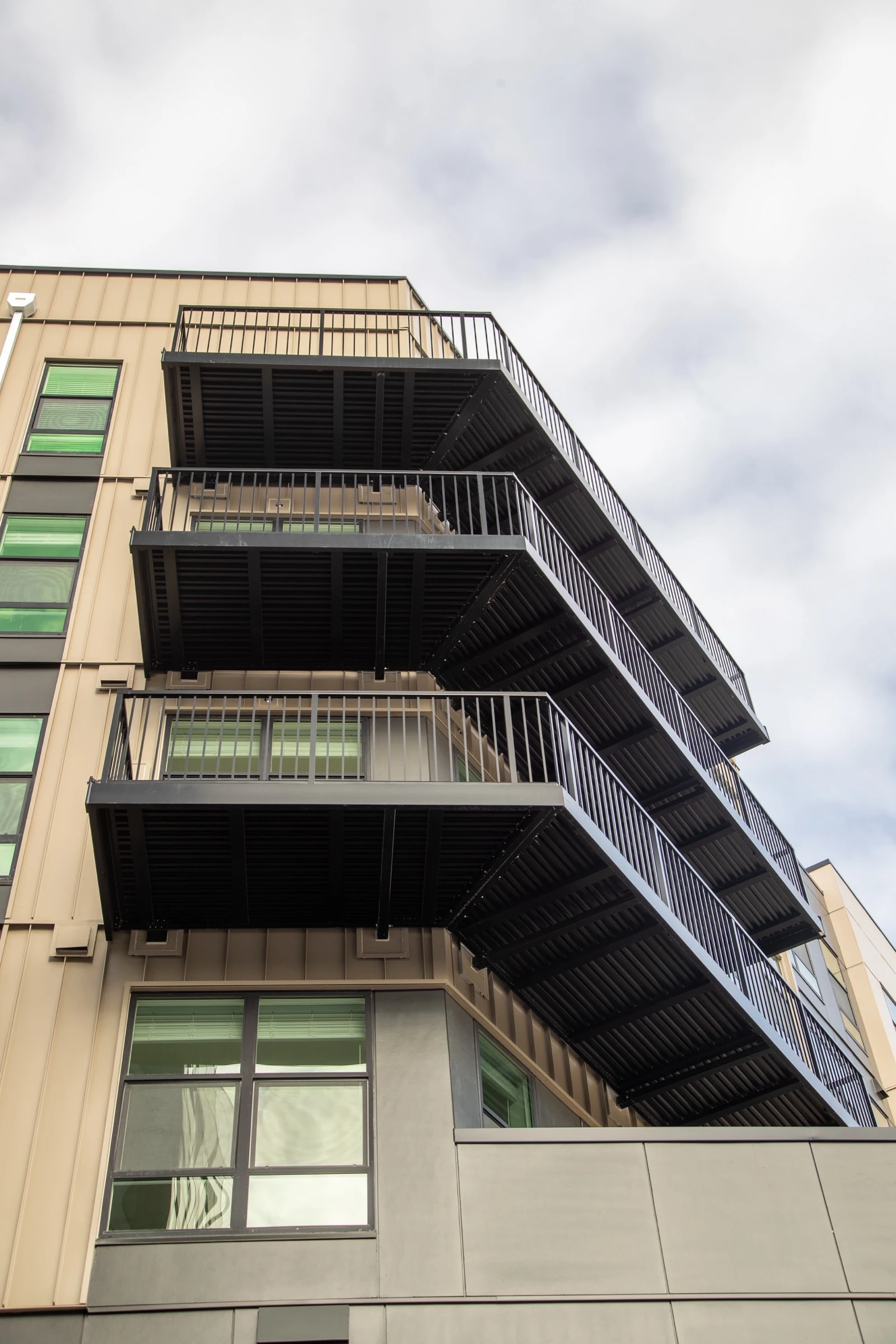 Aluminum picket railing detail