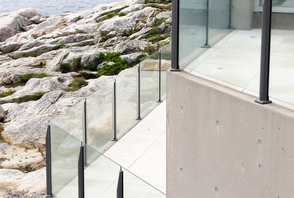 Infinity Topless Railings - Innovative Aluminum Systems Inc.
