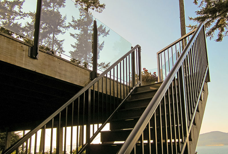 Picket Railings on a deck at a large house, Innovative Aluminum Systems