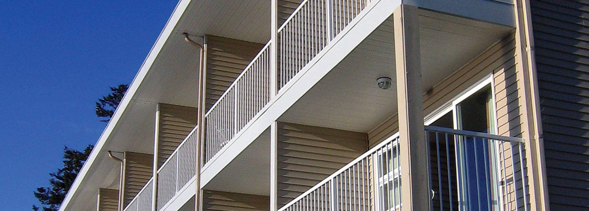 home-section-picket-railings-cropped