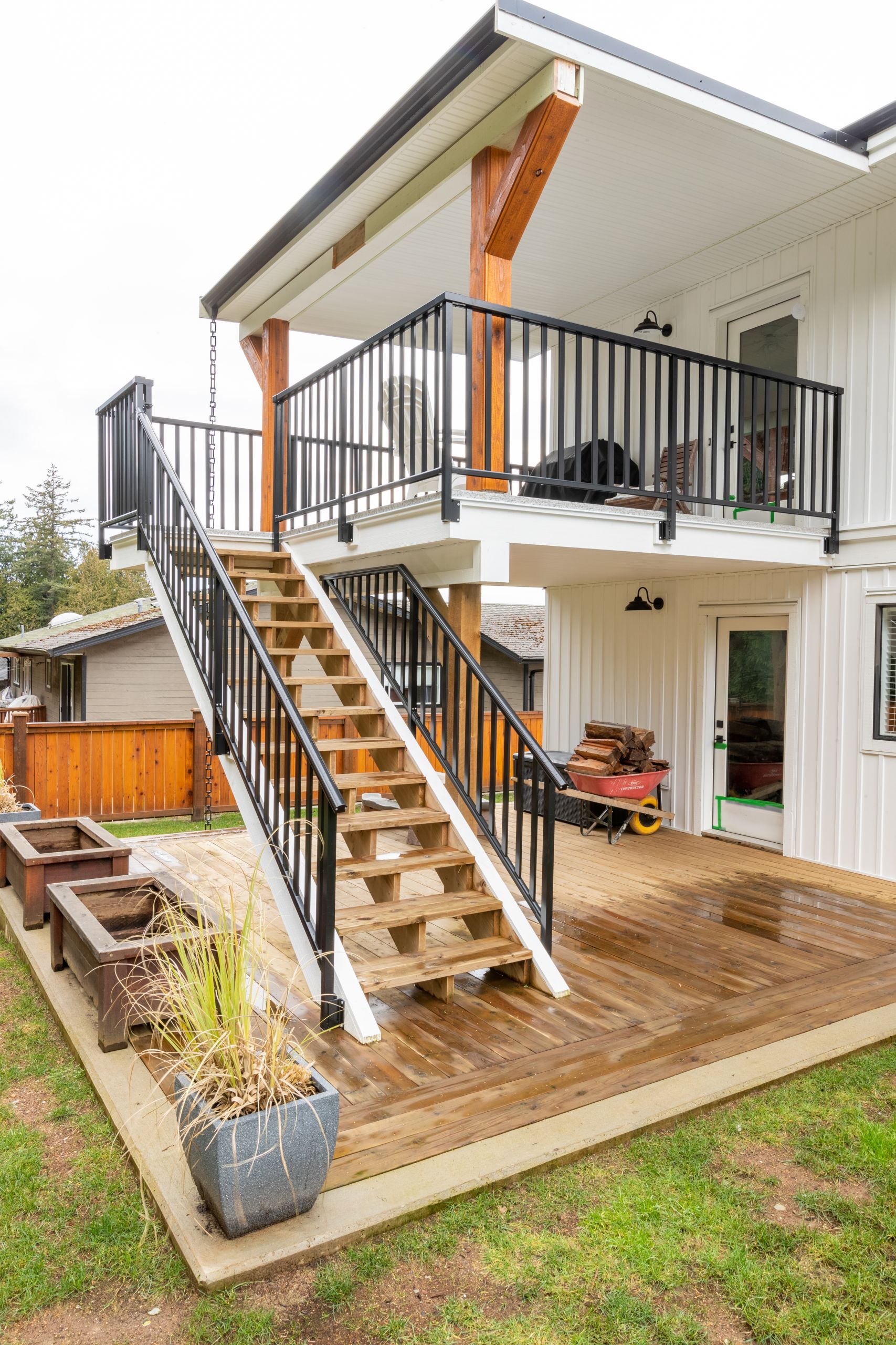 Aluminum deck stair railing design showing glass panels following the stairline angle